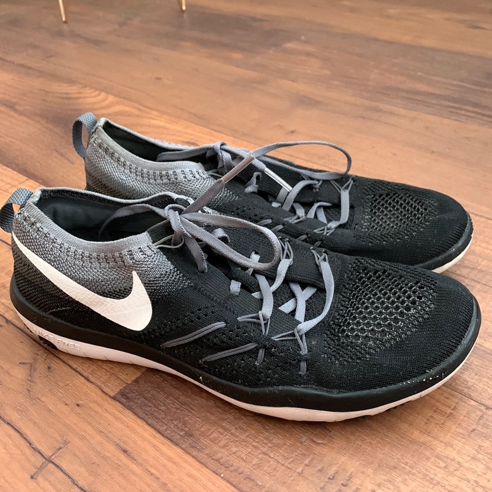 NIKE Tennis Shoes